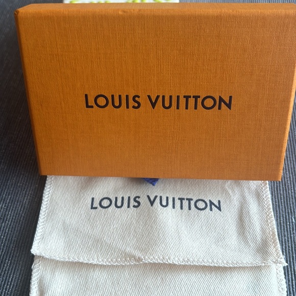 Louis Vuitton Wallet Drawer with Duster Cover - Picture 2 of 4